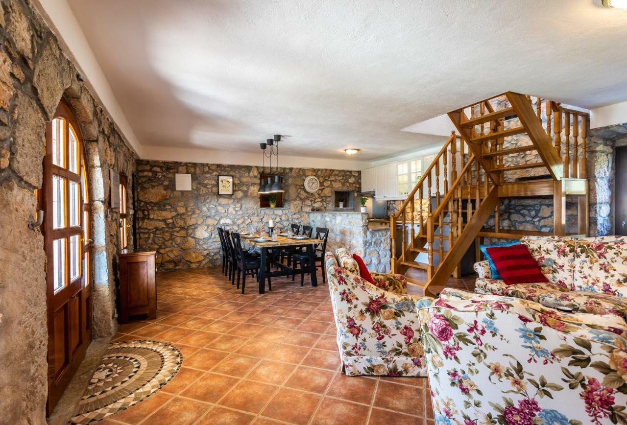 Villa Korina Pinezići Eksteriør bilde